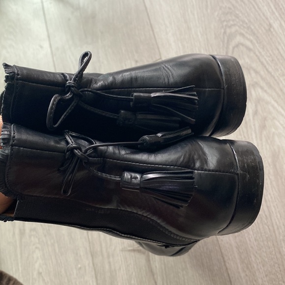 Aquazzura
Fringe Beatle Flat Ankle Leather Chelsea Boots - Authentic (size 39) - Picture 7 of 11